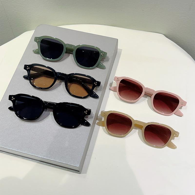 Vintage Square Sunglasses Women For Men Luxury Brand Designer Sun Glasses Punk Popular Classic Rivet Outdoor Driving Shade Uv400