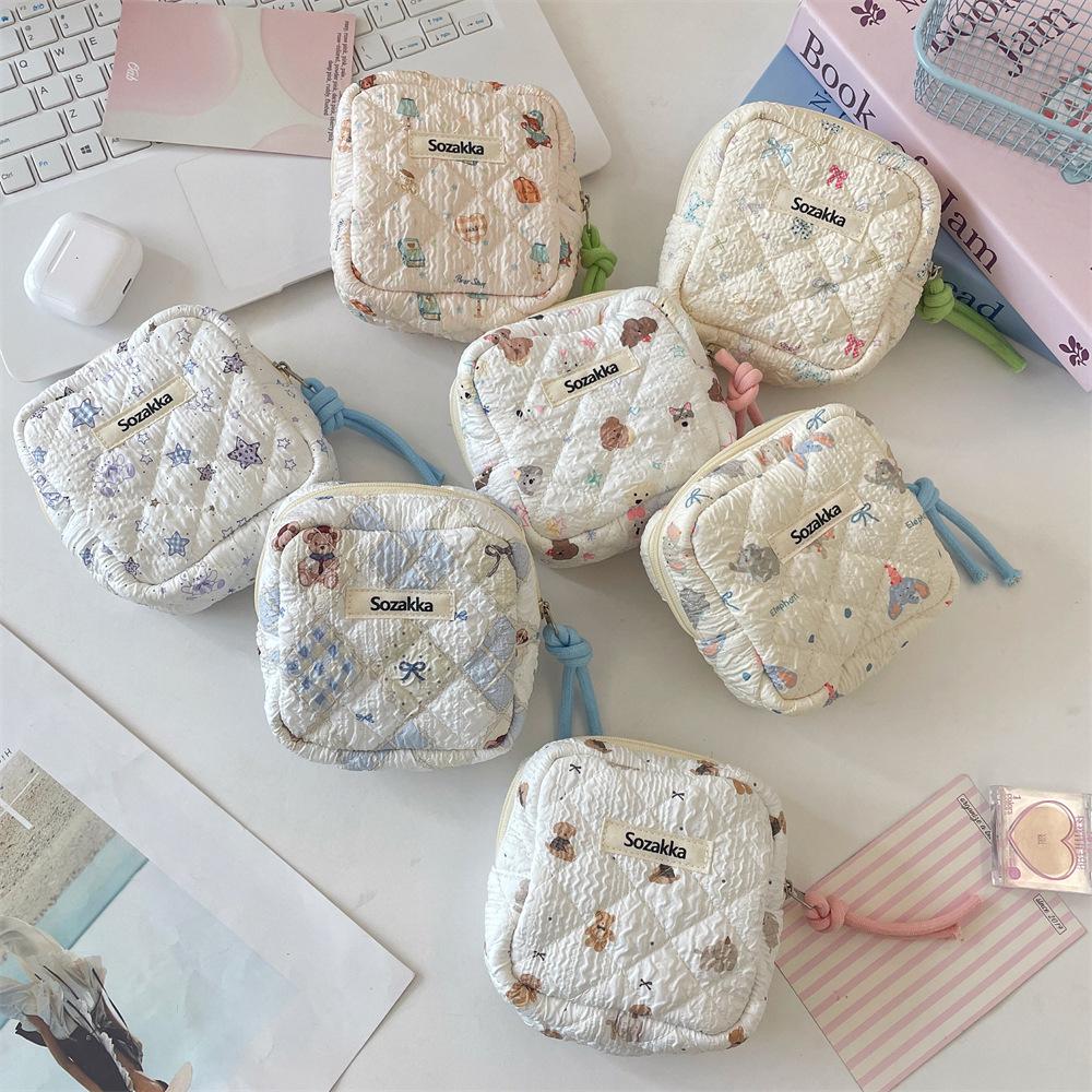 Large Capacity Cartoon Girl Menstrual Pad Storage Pouch
