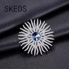 SKEDS Mode Klassisch Luxuriös Vollkristall Blume Abzeichen Anstecker Für Damen Herren Exquisit Strass Funkelnd Boutique Party Brosche