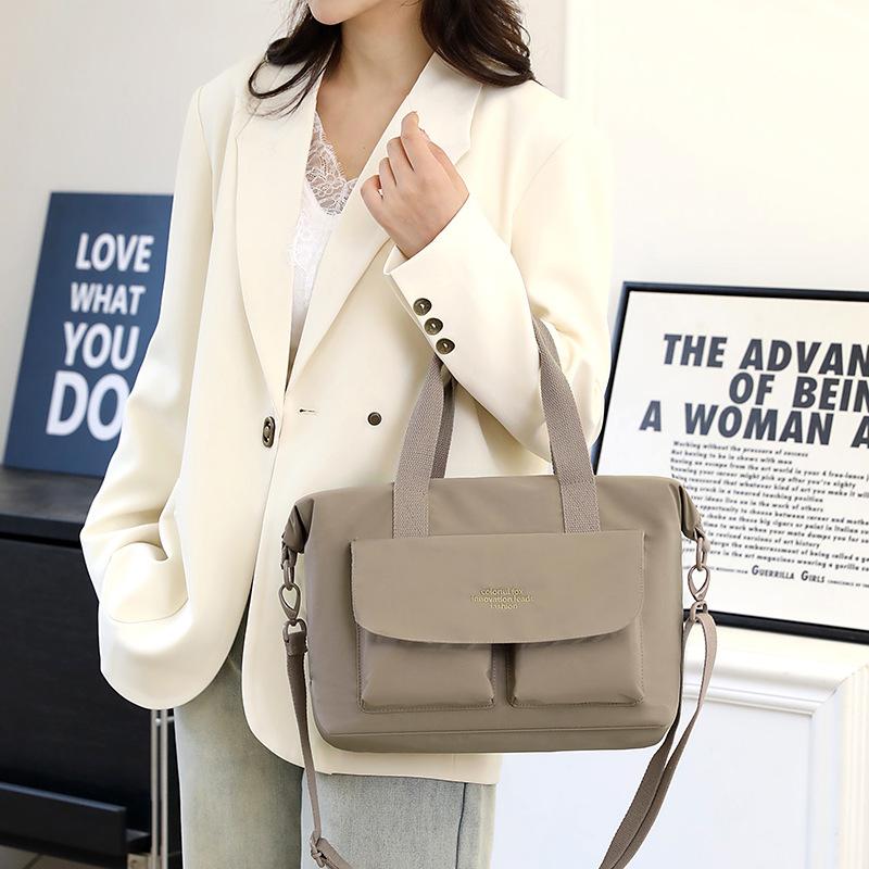 New lightweight portable large-capacity nylon messenger bag commuter tote bag short-distance travel bag