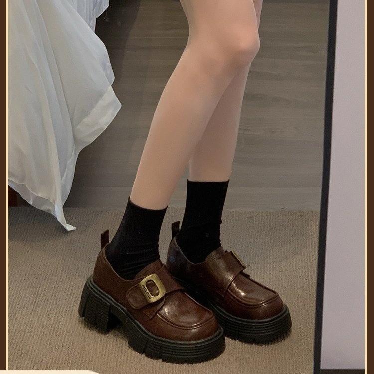 

Однотонные туфли на платформе из маленькой кожи, женские новые универсальные туфли-лодочки, туфли-маффины 40 темно-коричневого