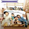 סט מצעים 3 חלקים One Direction Where We Are Now, סט כיסוי שמיכה כולל כיסוי שמיכה וציפיות לכריות, קישוט מושלם לחדר שינה לכל עונות השנה ומתנה