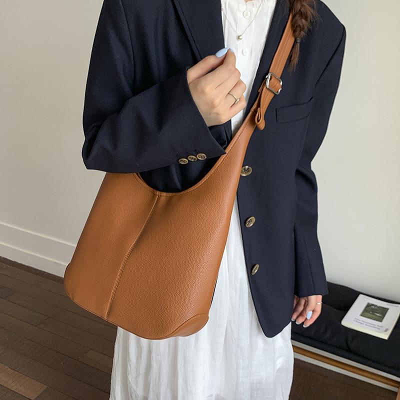 Large-capacity Commuter Tote Bag Summer New Women's Leisure Niche Shoulder Bag