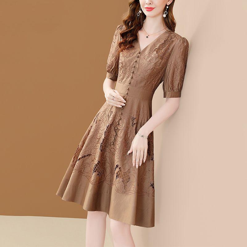 Vestido bordado de industria pesada para mujer, falda recortada con cuello en V, estilo nuevo a la moda, verano 2023