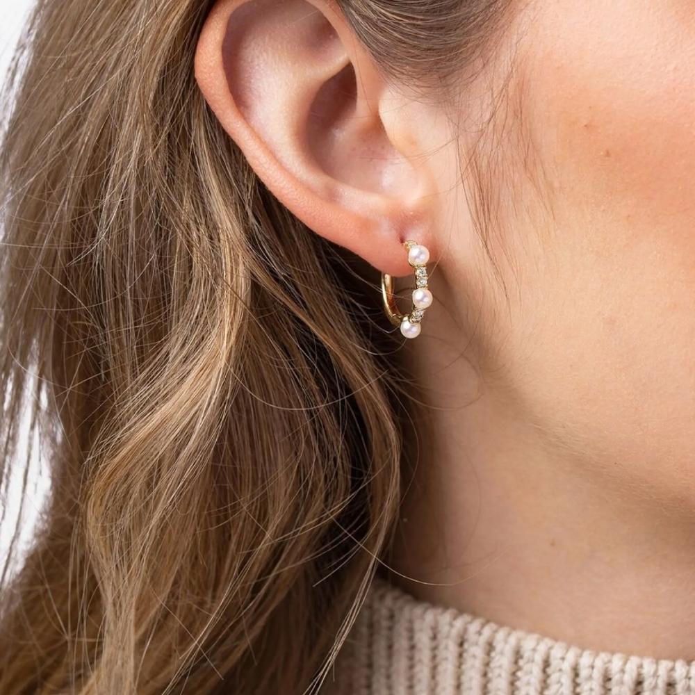 Elegant Imitation Pearl Shiny Zircon Gold Color Mini Hoop Earrings Gold Plated Charm Huggies Jewelry Daily Wear Gift for Women