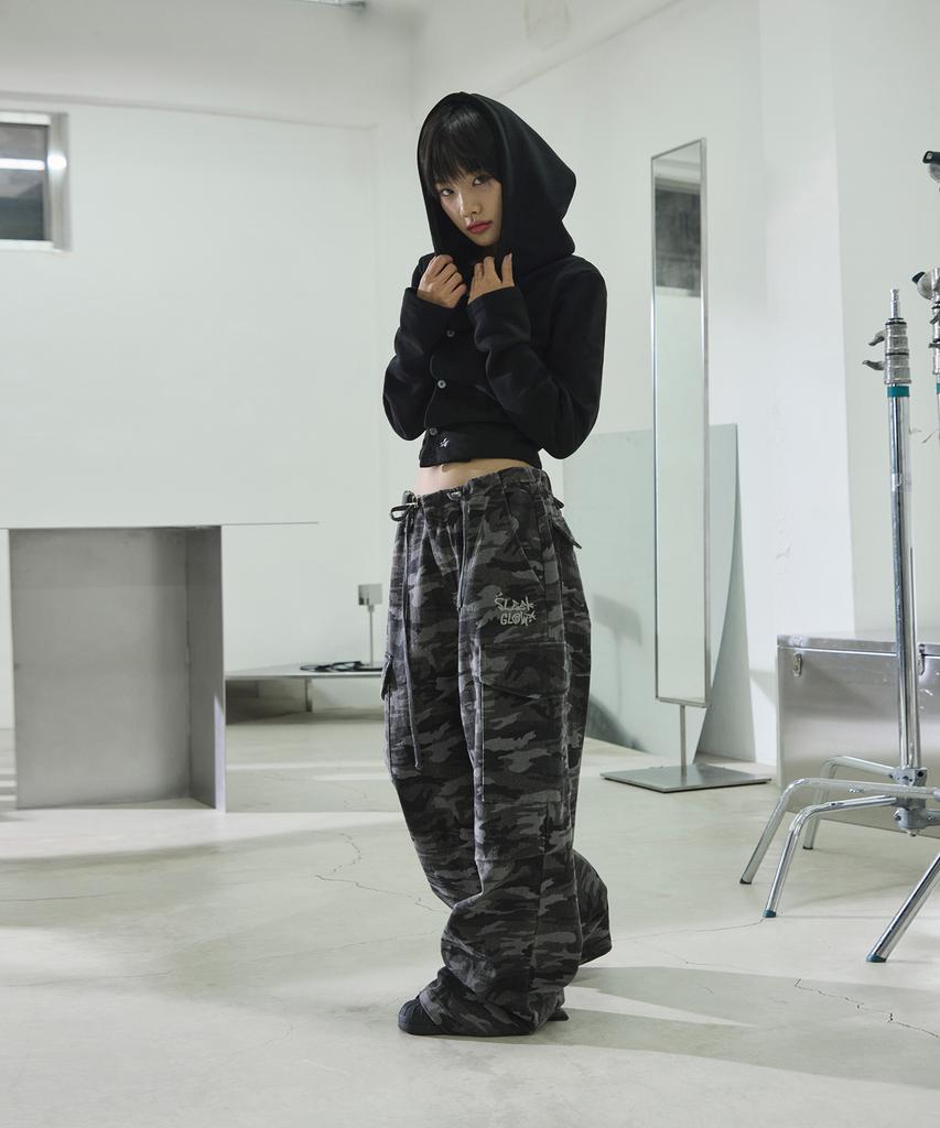 Small Logo Side Button Shirred Hooded Top [Black]
