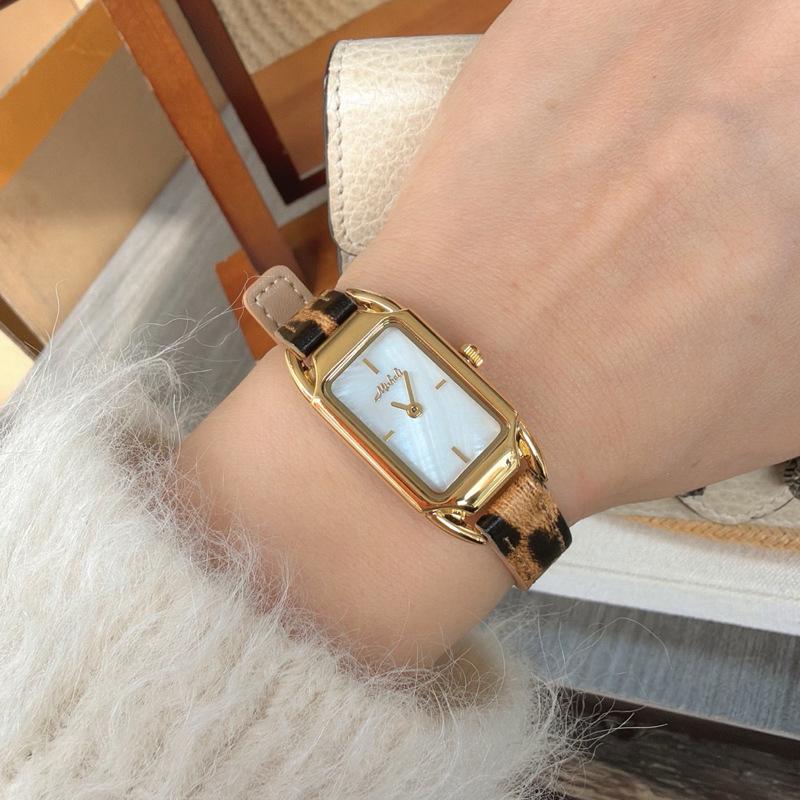 Römisch Retro Klein Exquisit Quadratisch Damen Einfach Temperament Leopardendruck Gürtel Uhr