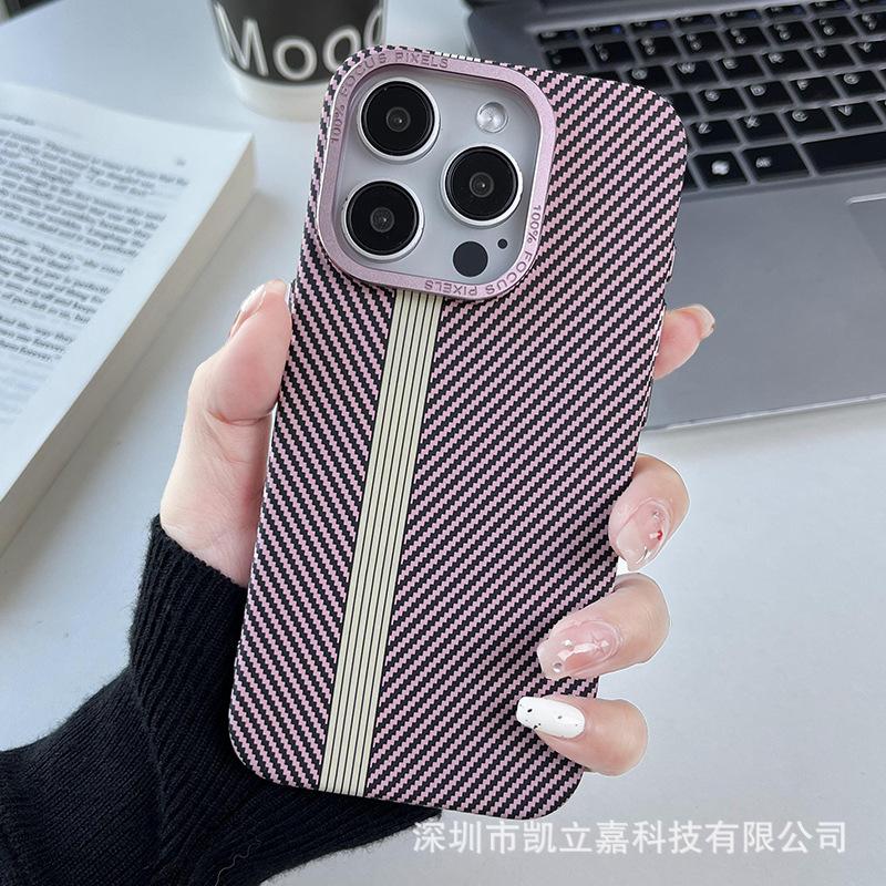 Applicable iPhone17PRO Carbon Fiber Pattern Magnetic Mobile Phone Case Apple 16PROMAX Metal Button Protective Case