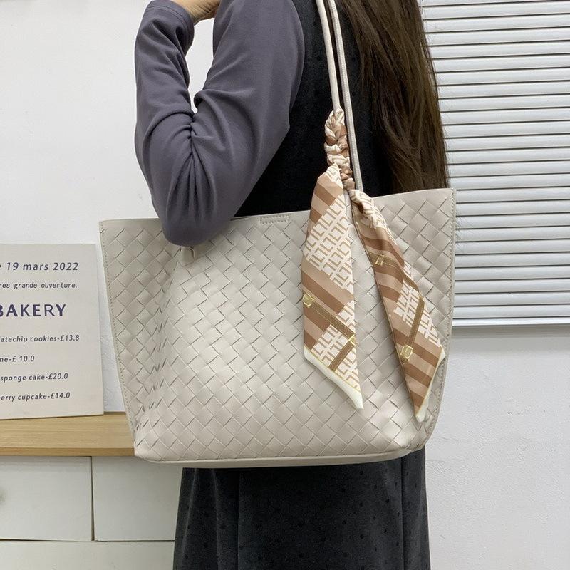 2026 New Leather Women's Bag Woven Tote Bucket Bag Shopping Bag Large Capacity Shoulder Lower Bag