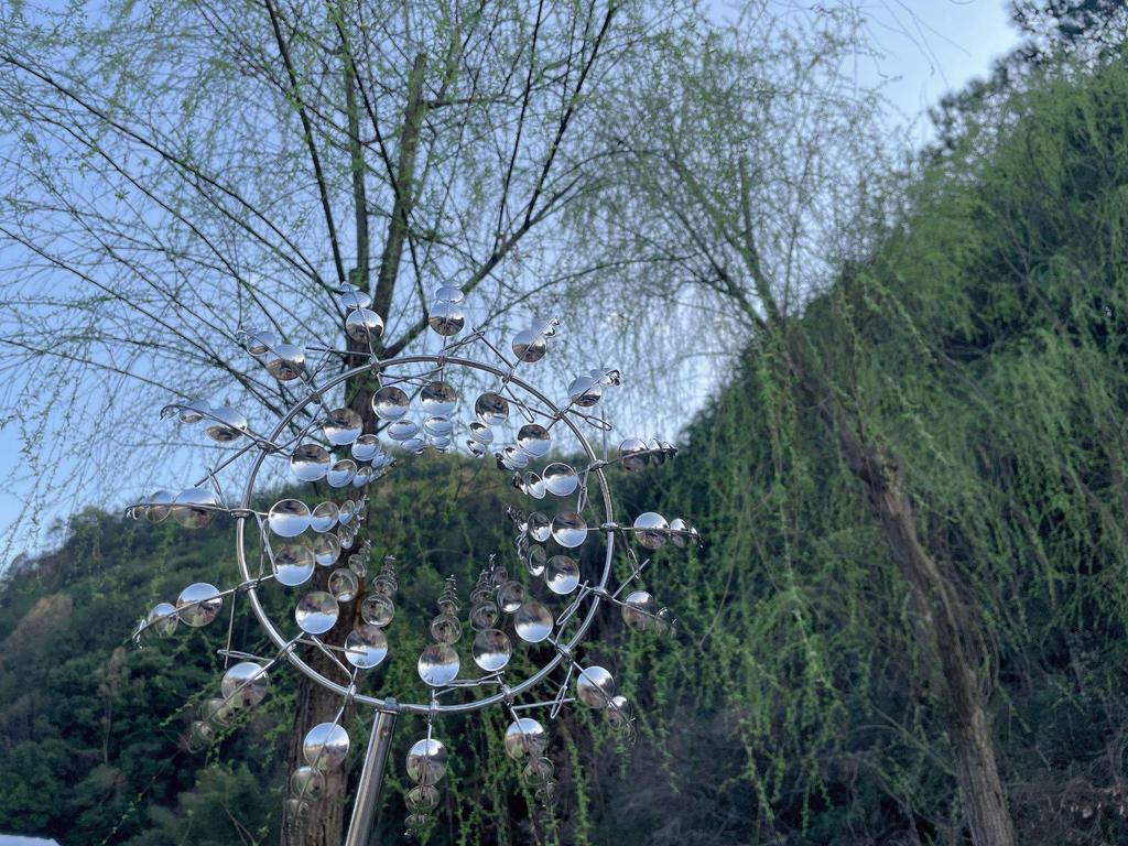 Creative Outdoor Wrought Iron Windmill: Rotating Metal Garden Decoration