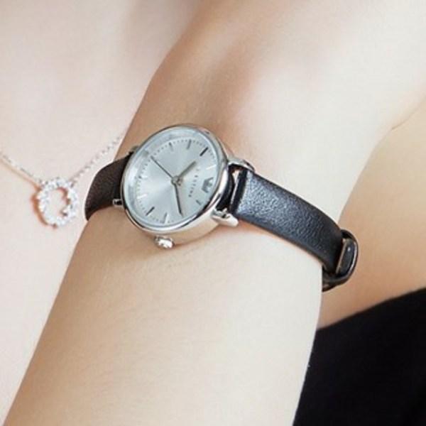 

Кожаные часы J.ESTINA AMICO JWM1LE3BF307WHBK0 + сумка для покупок