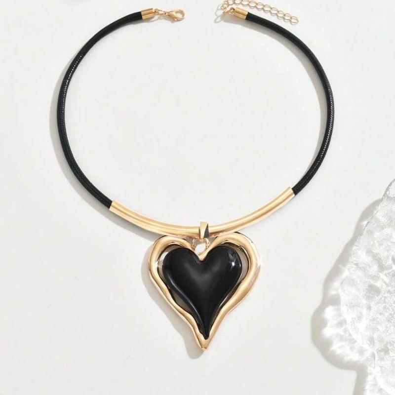 1pc Heart Charm Punk-Style Collage Necklace, Simple Yet Fashionable Pendant Chain