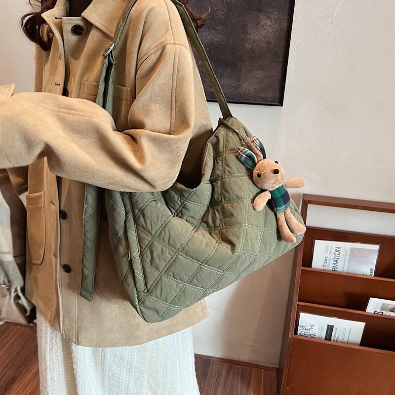 Winter new messenger bag student large capacity casual fashion simple shoulder bag outdoor commuter underarm tote bag