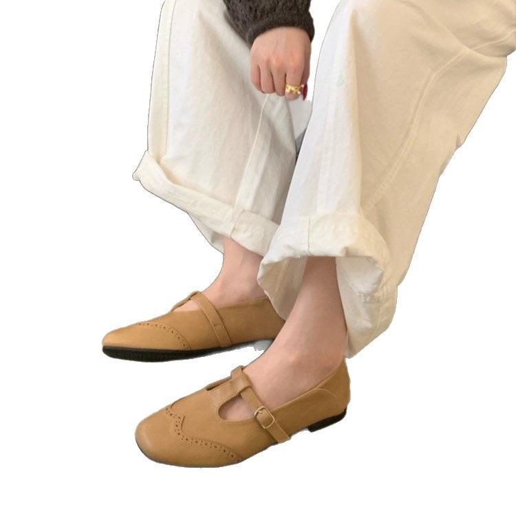 Retro flat-soled T-buckle single shoes New small leather shoes British style engraved Mary Jane shoes
