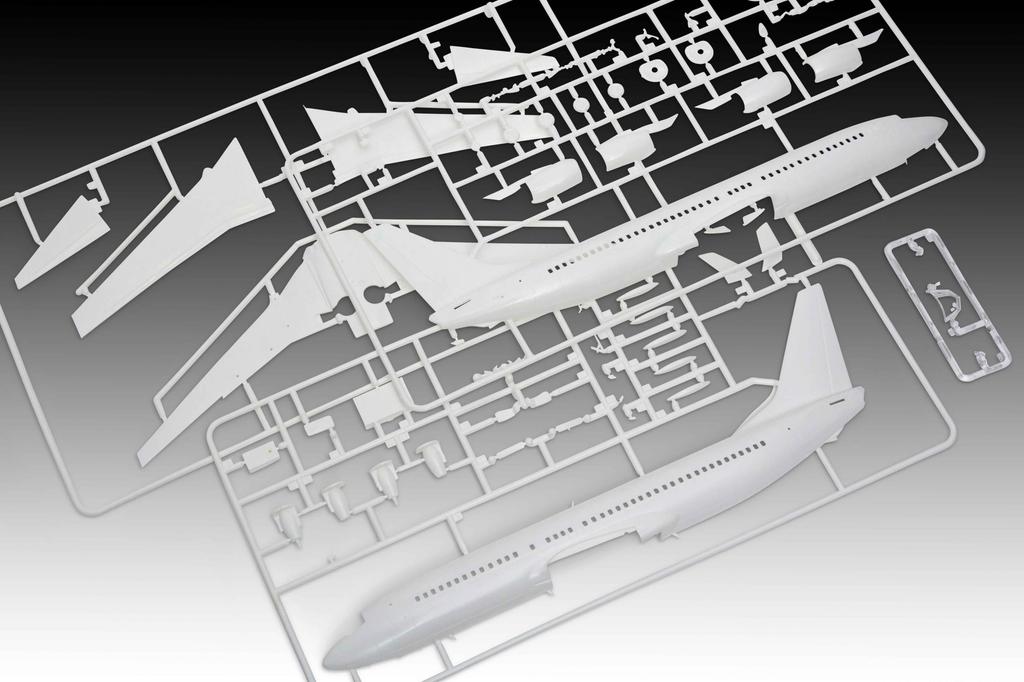 German Revell 1/144 Boeing 737-800 Turkish Airlines Plastic Model Kit 03772 (Airplane)