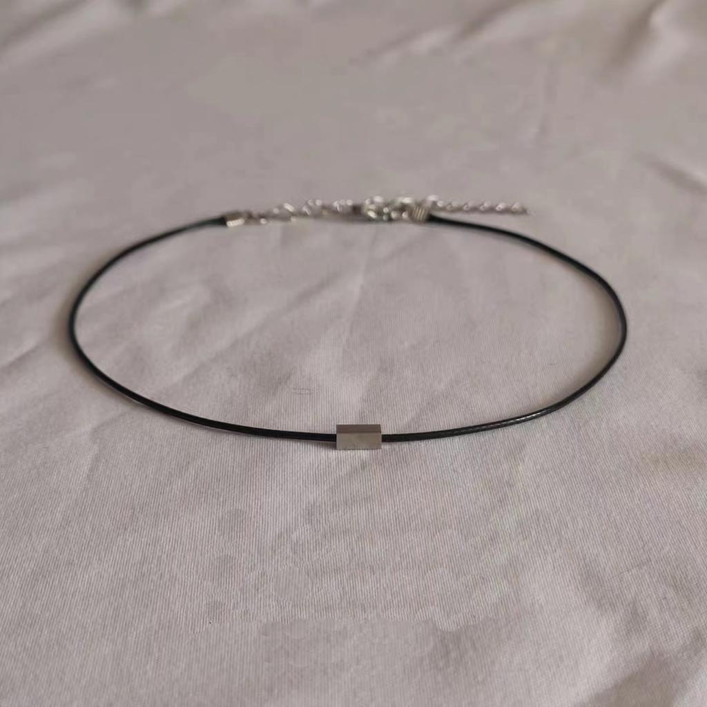 Collier ras-du-cou en cordelette de cire noire vintage polyvalent avec bloc rectangulaire en acier inoxydable, métal, non décolorant, Collier ras-du-cou