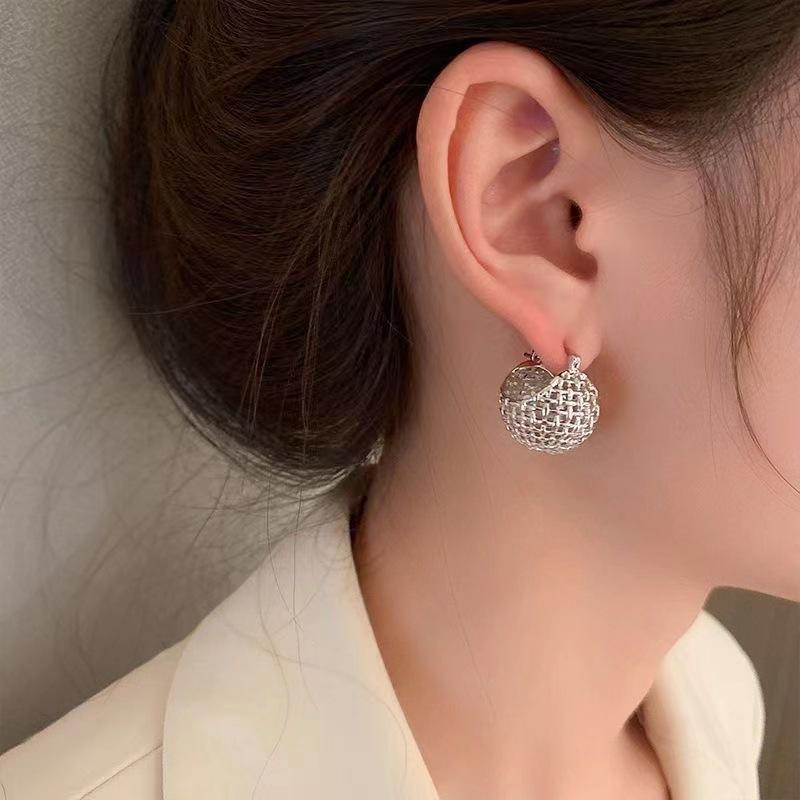 French light luxury metal hollow ball earrings cold wind temperament plain woven basket ear buckle design earrings