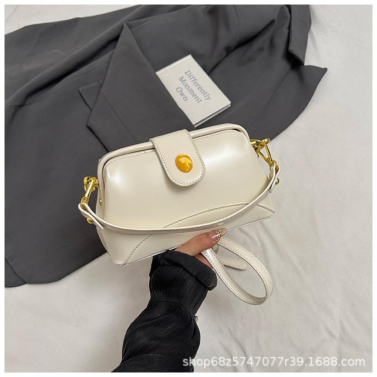 

Premium bag women s small square versatile messenger bag 2025 foreign style new popular portable shoulder small bag portable messenger bag білий
