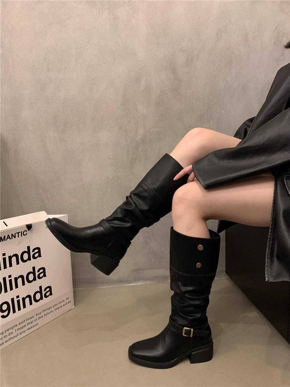 

Обувь для женщин Осенняя мода пряжка сапоги до колена высокие сапоги ретро высокие сапоги женские плиссированные низкие каблуки повседневные кожаные женские длинные сапоги 40