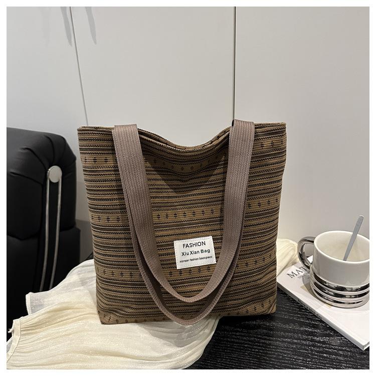 

инс японская сумка женская 2025 тканевая сумка модная полосатая ручная сумка через плечо женская классная сумка-тоут для поездок коричневый
