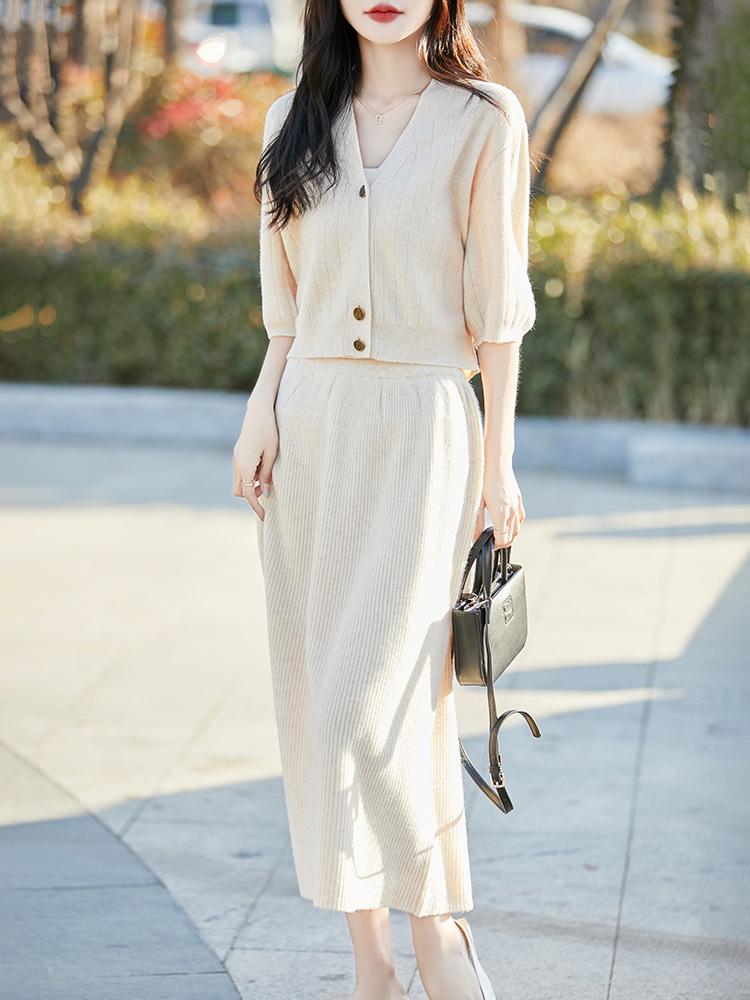 Spring & Autumn Wool Cardigan Set: Korean-Style Slimming Short Jacket with Knit Base Layer