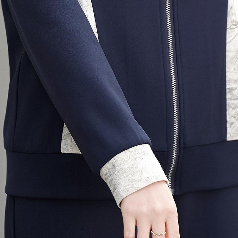 2024 Fashionable Spring & Autumn Tracksuit: Stylish Two-Piece Casual Set for Middle-Aged Moms