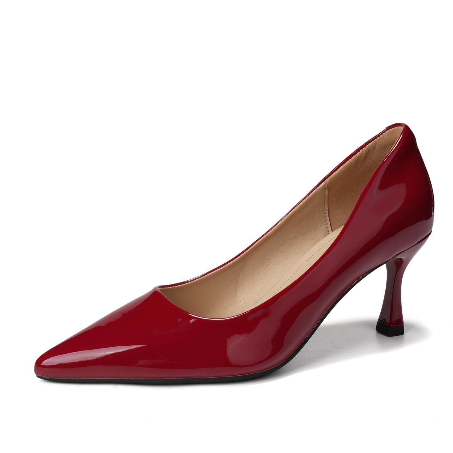 

2025 autumn new nude patent leather high heels waterproof table sexy temperament commuting single shoes formal pointed 40 красный