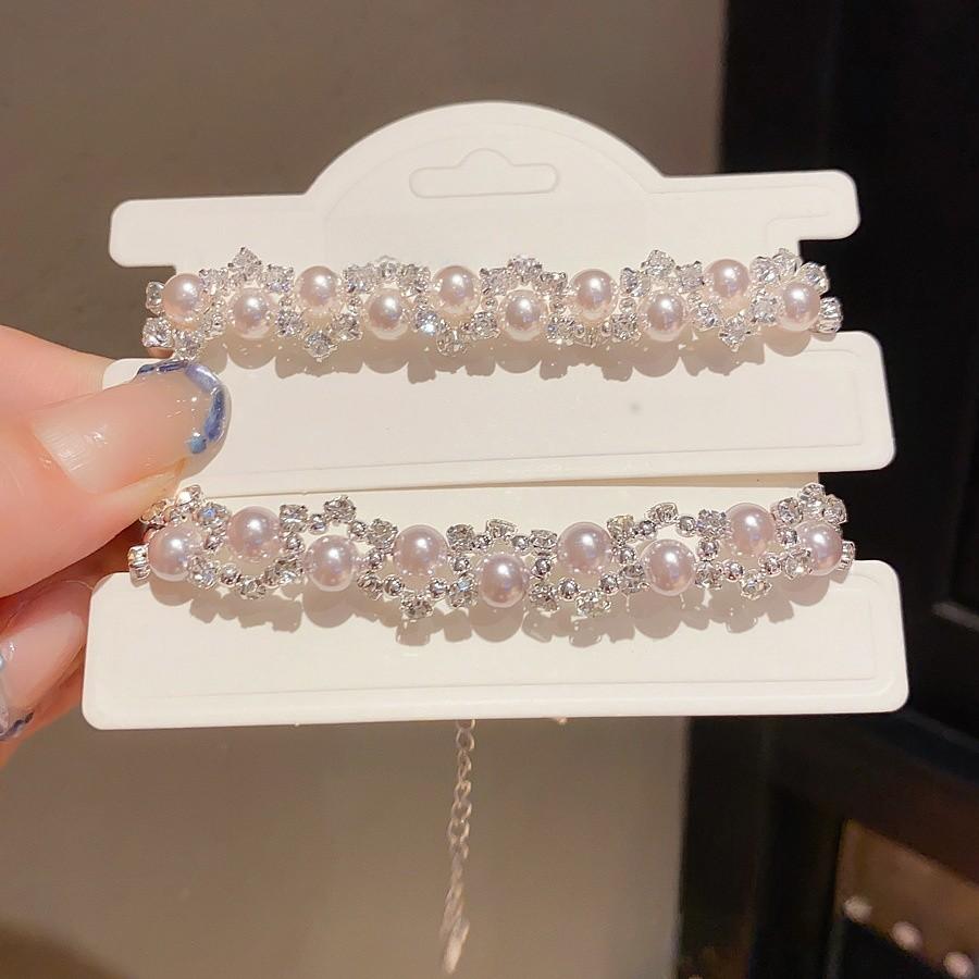 No Ip Geometric Pearl Embellished Magnet Bracelet For Women With Elegant Design