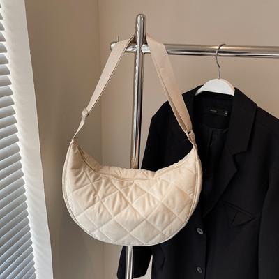 Casual Versatile Lightweight Literary Dumpling Bag Women's Large Capacity Versatile Messenger Bag Trendy Fashion Commuter Underarm Shoulder Bag