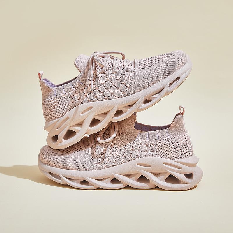 Flying Shoes New Summer Student Sports Shoes Fitness Running Leisure Heightening and Breathable