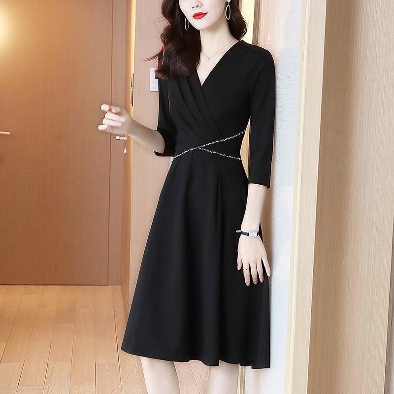 Spring, Summer and Autumn Waist V-neck Slim New French Retro Dress Temperament Dress Small Black Dress