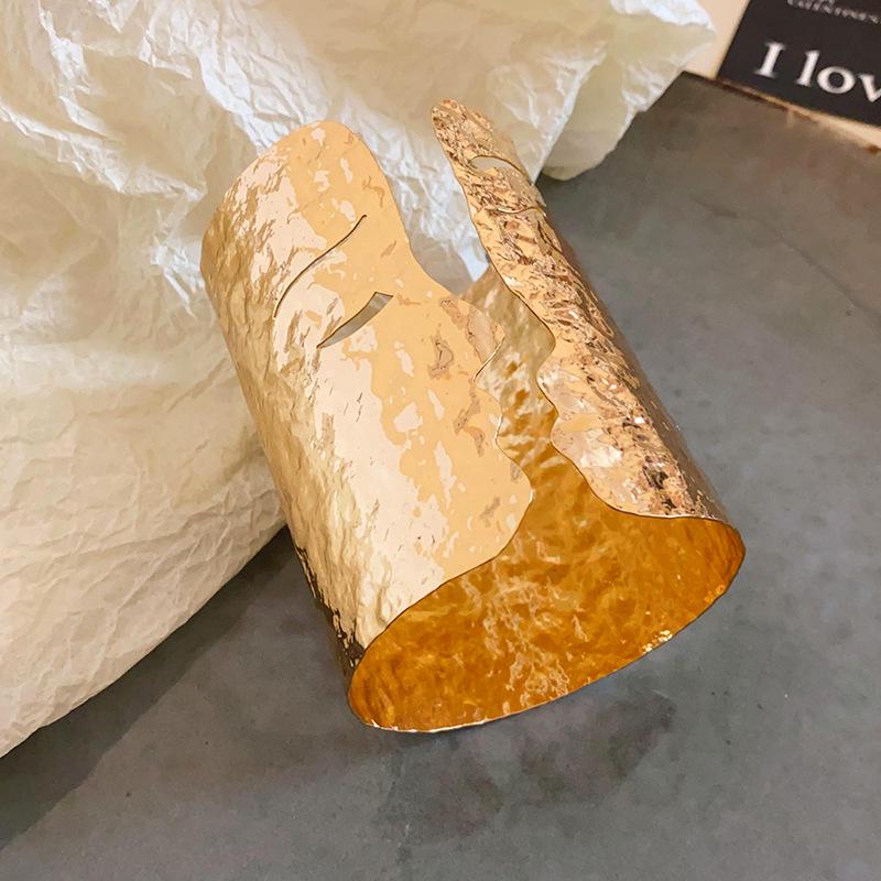 

Преувеличенный европейский и американский металлический браслет: Стильный, Высококлассный Дизайн для Женщин