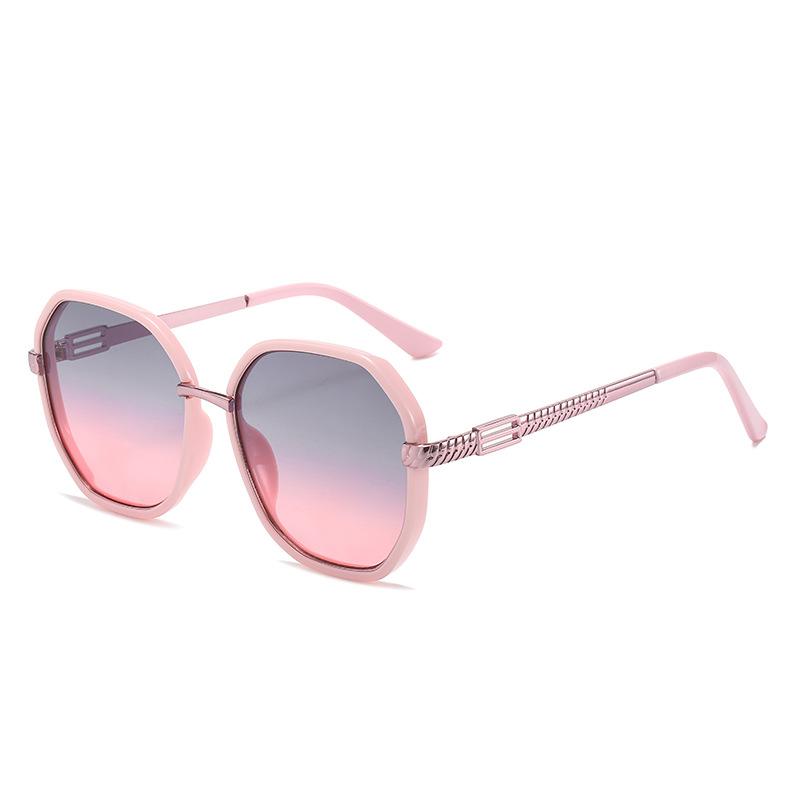 New ins street photography outdoor fashion trend styling sunglasses, versatile UV-proof sunglasses