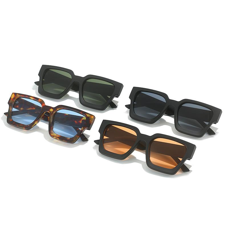 New square sunglasses, European and American classic retro sunglasses, men's and women's street photography, modern anti-plate sunglasses
