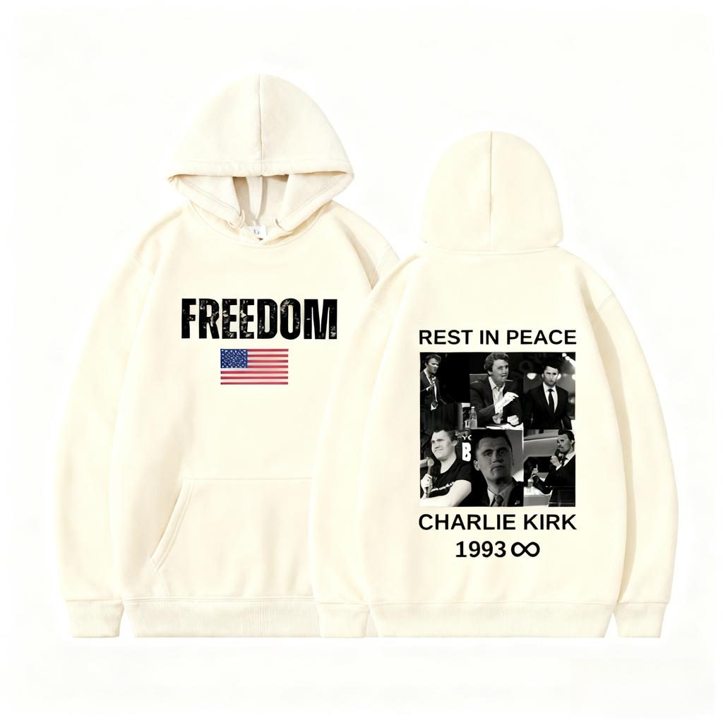 Charlie Kirk Hoodie aus Baumwolle mit Grafikprint und dem Slogan „Freiheit“ (Freedom Slogan). Überschnittene Schultern. Patriotisches Sweatshirt für Herbst und Winter. Neutrale Pullover.