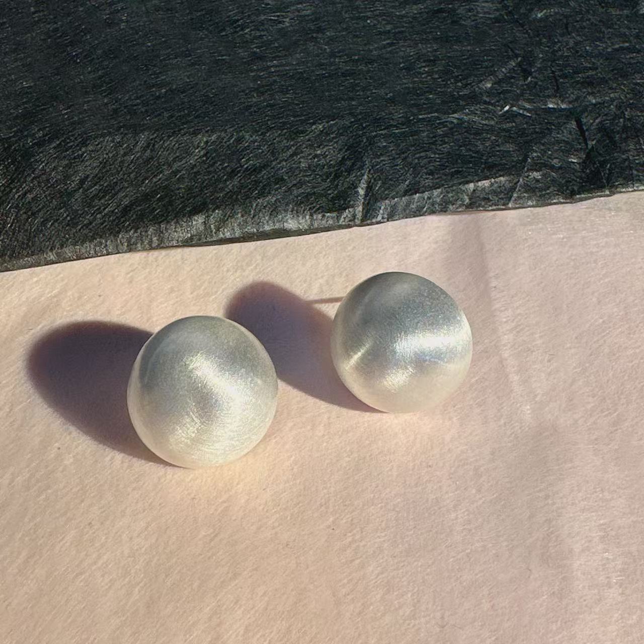 

Серьги-шарики из матового золота с полукруглой головкой для женщин в стиле ретро, уникальные, креативные, универсальные серебряный