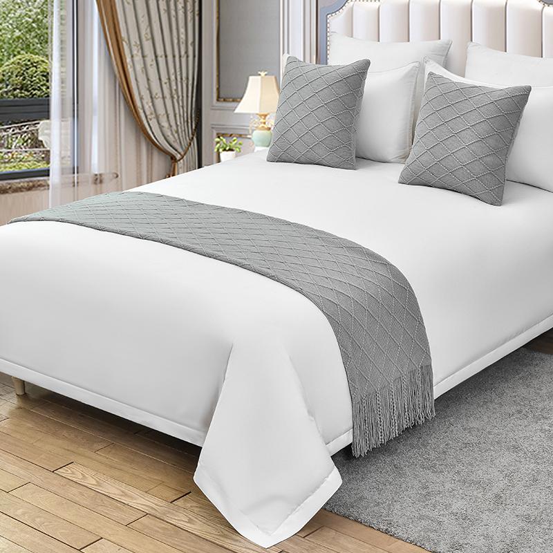 

1 Piece Solid Color Bedspreads with Tassel Bed Runners Scarves Modern Bed Throws for Foot of Bed Queen King Size Home Decoration 1Pc Pillowcase
