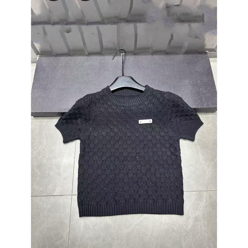 Miu-Style Plaid Knit Pullover: Women's European Fashion Early Spring 2026 - Short Sleeve, Casual, Versatile, Small Logo.