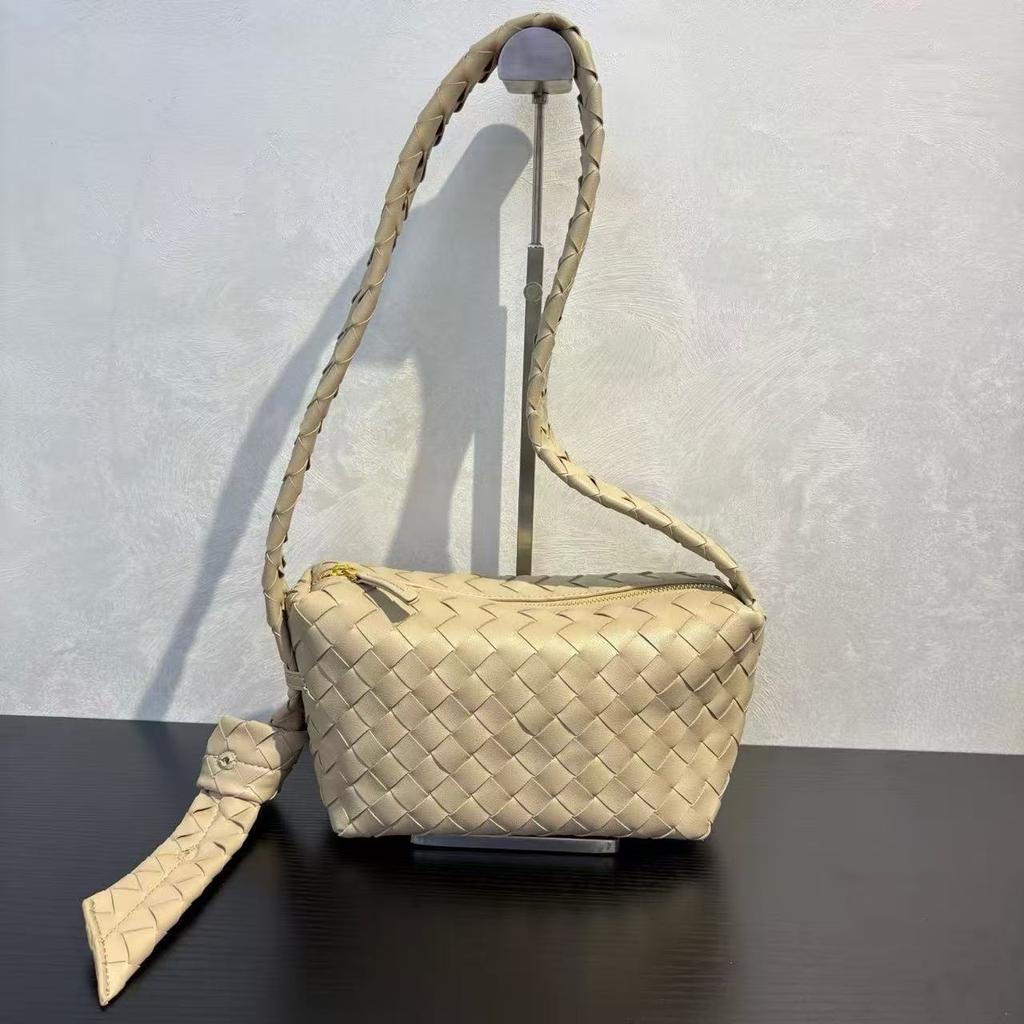 Wide shoulder strap sheepskin woven pillow bag Boston bag single shoulder underarm crossbody large capacity versatile leather women's bag
