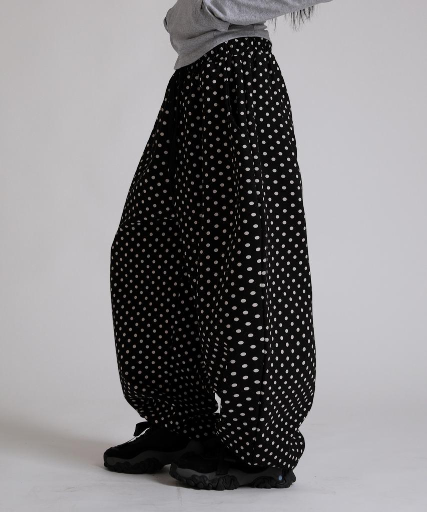 LIKE THE MOST Dot Curved Suede Wide Training Pants_Black