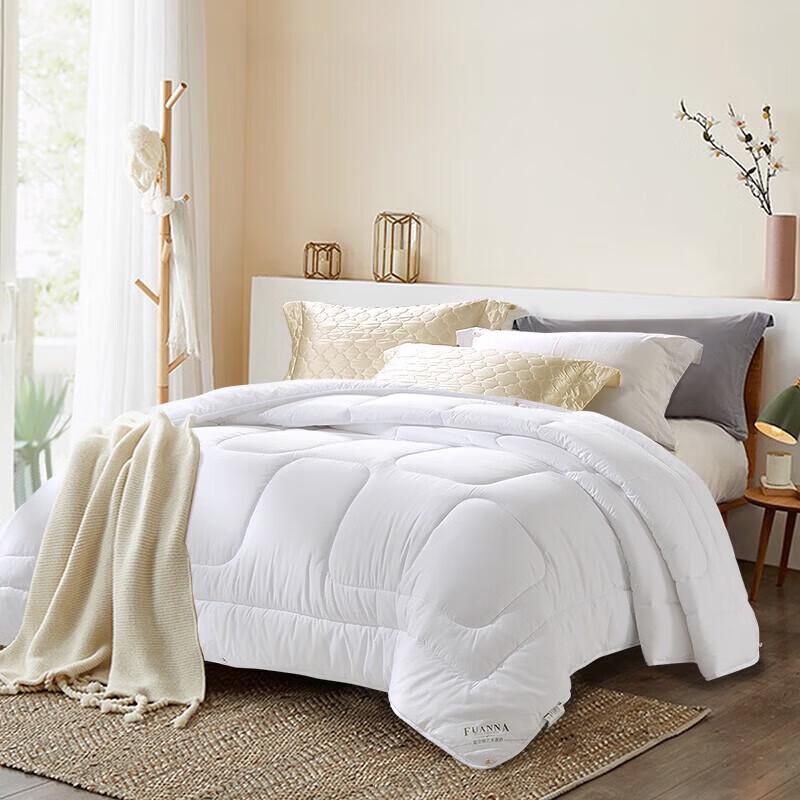 FUANNA All-Season Polyester Quilt