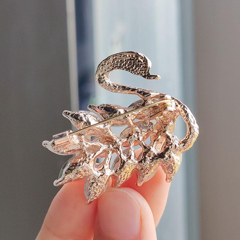 Korean version of fashion cute alloy crystal swan brooch pin brooch clothing accessories men and women
