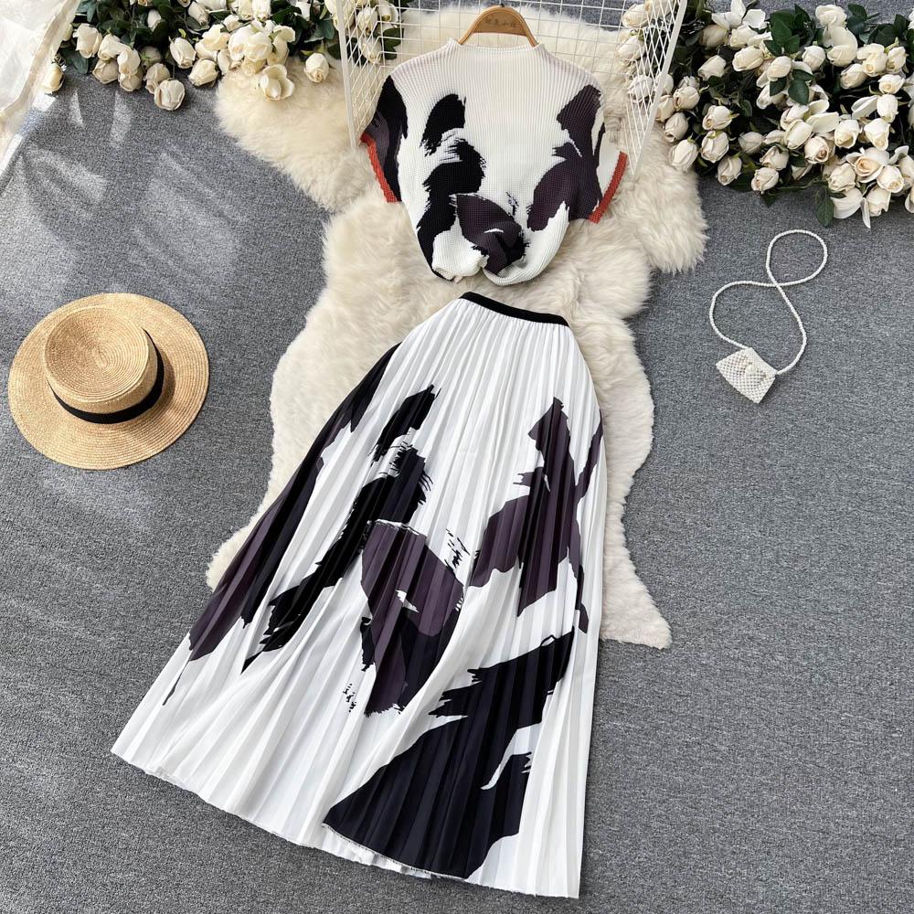 Dámský podzimní dvoudílný potištěný crop top a sukně střední délky