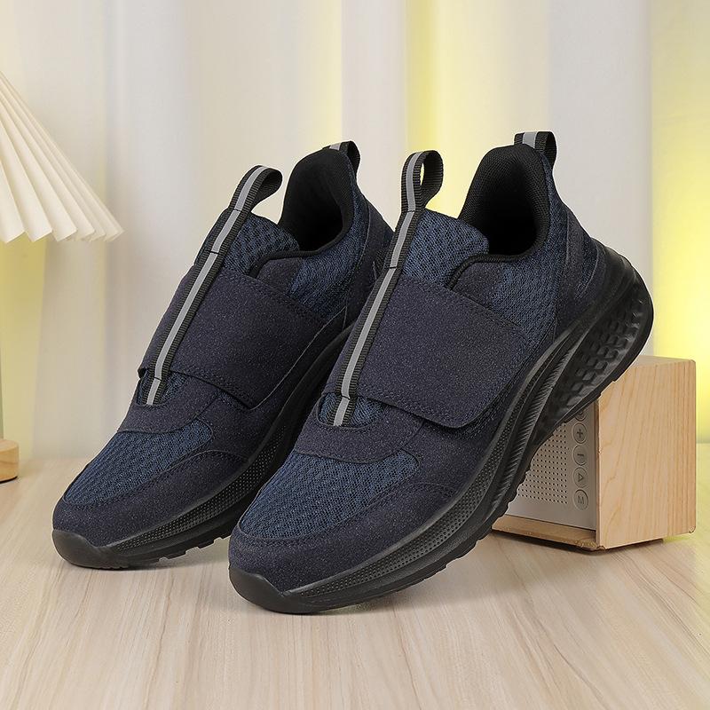 

Outdoor casual shoes sports mesh flying flag light wear-resistant non-slip large size running shoes travel 47 темно-синього кольору