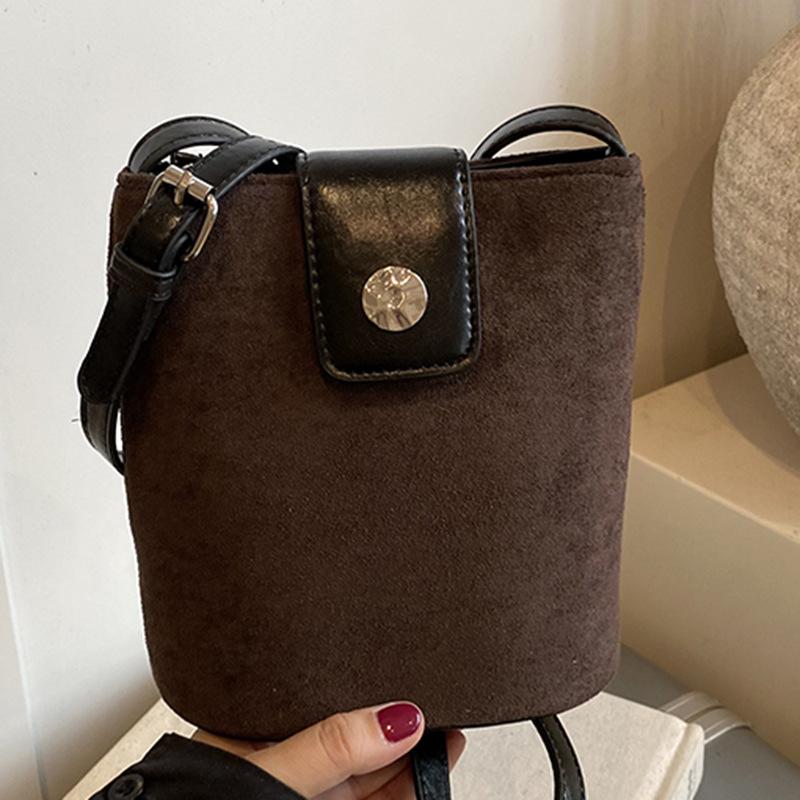 New Mobile Phone Bag, Casual Bucket Bag, Women's Autumn Commuting Single-shoulder Crossbody Trendy and High-quality Small Bag