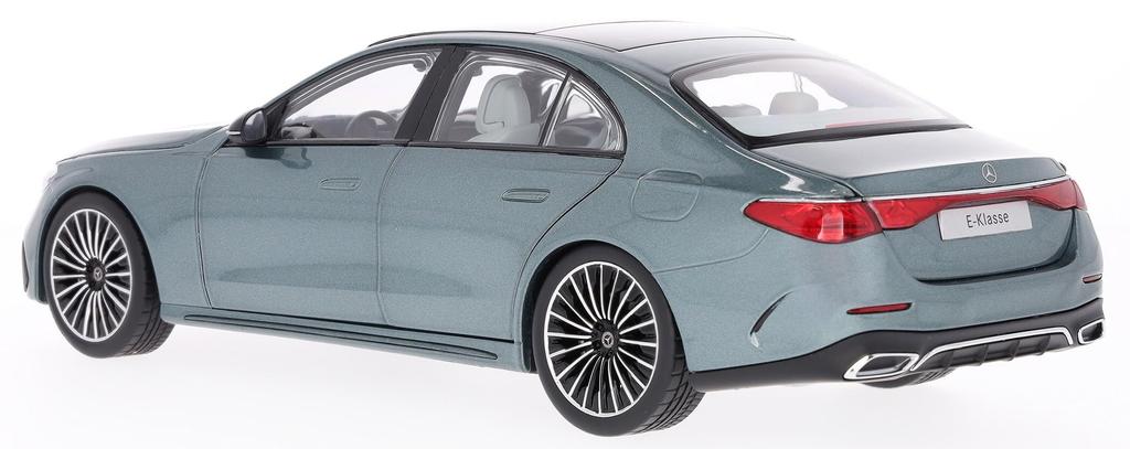 Genuine Sedan AMG Line Verde Silver Scale Model [Mercedes-Benz Collection] E-Class (W214) 1/18