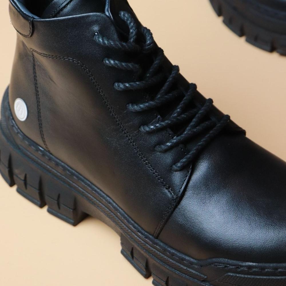 Bottes et bottines noires tendance pour femmes