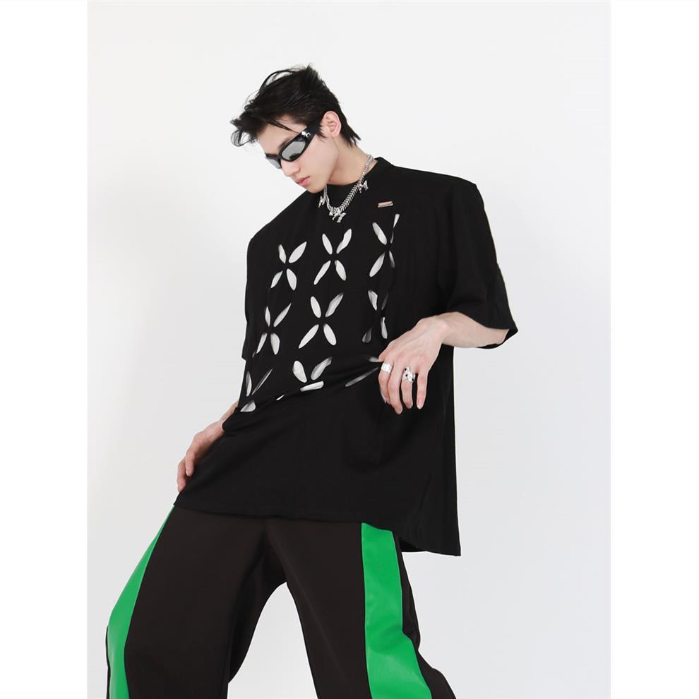 

Нишевый четырехлистный клевер, полый дизайн, черный Т-образный рукав, высококачественный универсальный тренд, простой свободный, с короткими рукавами XL