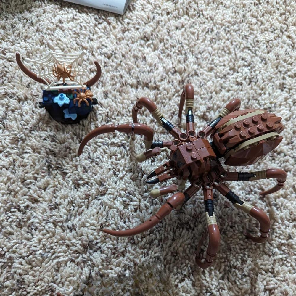 195pcs Biological In The Forbidden Forest - Set with Spiders - Magical Creatures Figurines - 2 Character Minifigures Gift 76434