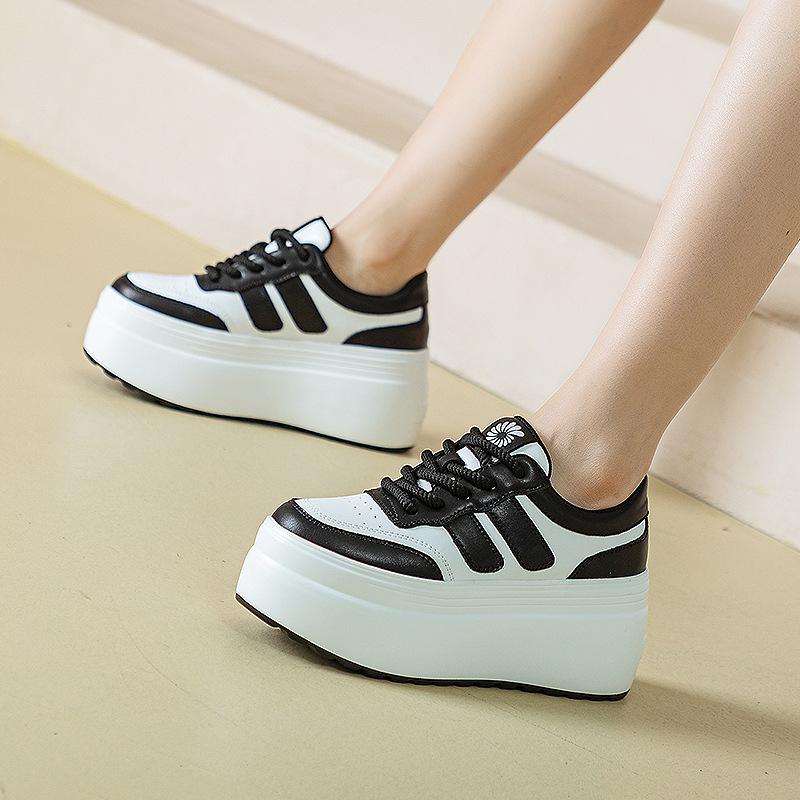 Korean version of casual versatile little white shoes women's spring 2025 new panda color matching platform women's shoes single fashion board shoes